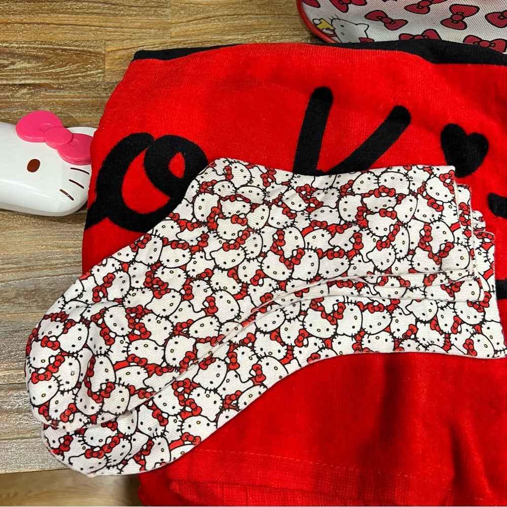 Hello Kitty Travel Bundle - Picture 6 of 8